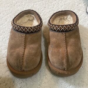 Kids uggs tan